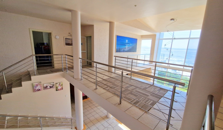 7 Bedroom Property for Sale in Wavecrest Eastern Cape